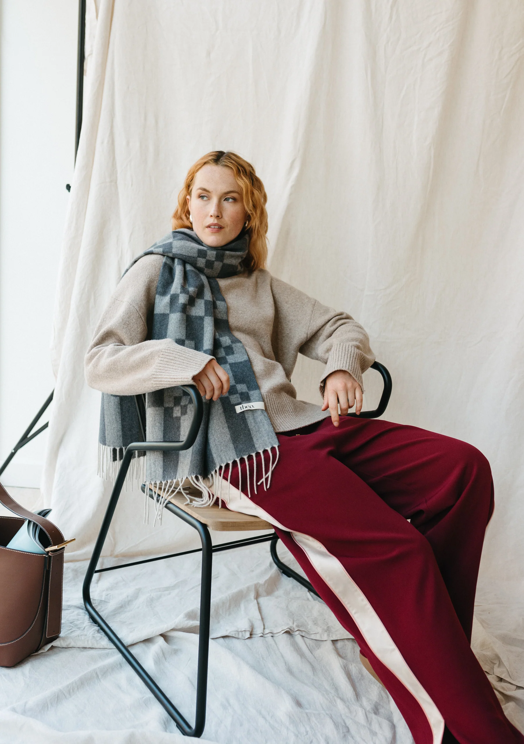 Cashmere & Merino Oversized Scarf in Charcoal Geometric Block - Image 2