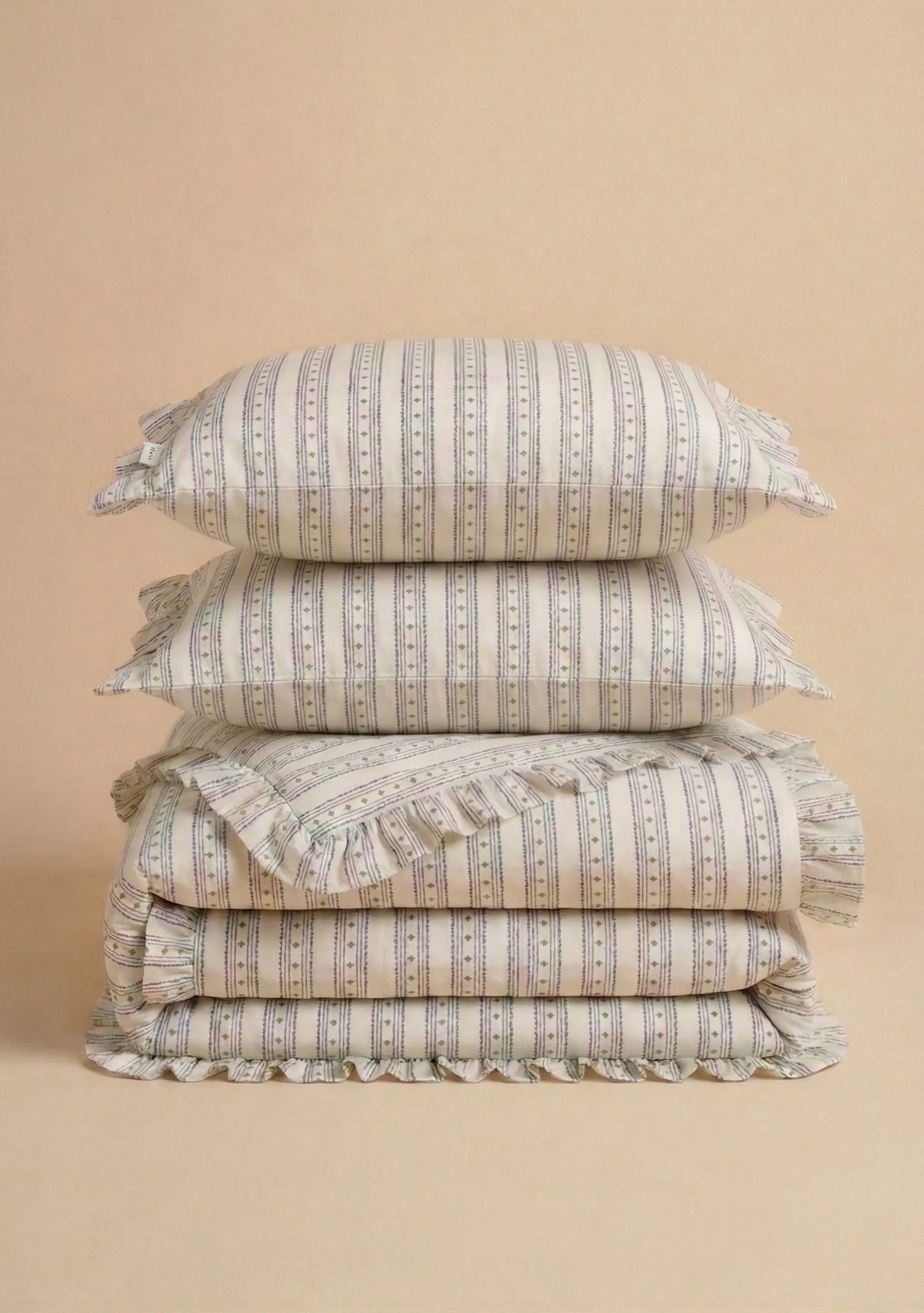 100% Cotton Bedding in Navy Ditsy Floral - Image 2