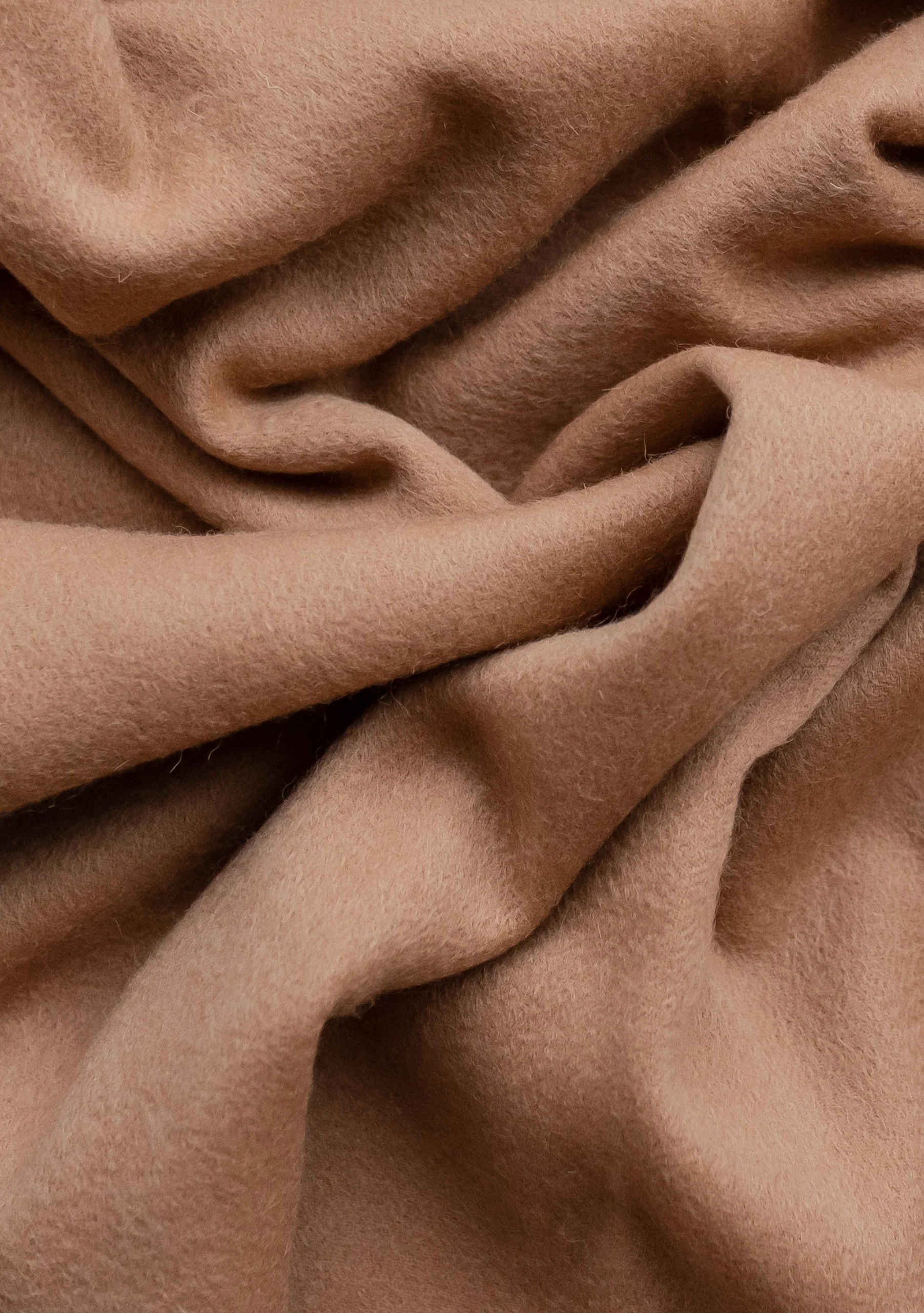 Men's Lambswool Scarf in Camel - Image 4